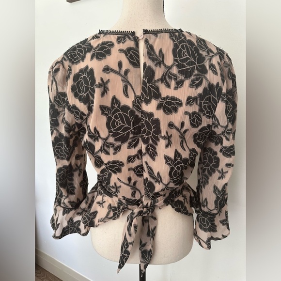 DO+BE Black and Cream Blouse Top V neck Lace  All Over Floral Print S NWOT - Picture 4 of 10